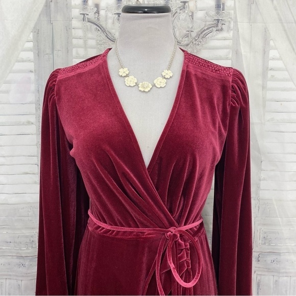 NEW Gianni Bini Burgundy Solid Red Velvet Wrap Dress Mini Long Sleeve V Neck Tie - Picture 2 of 13